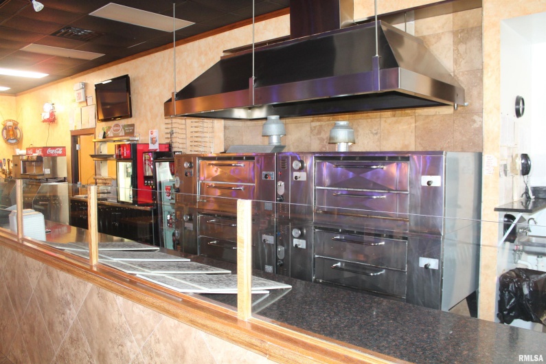 509 ILLINOIS Avenue, Carbondale, Illinois 62901, 0 , 0 ,0,Commercial Sale,For Sale,ILLINOIS,0,RMAEB458615