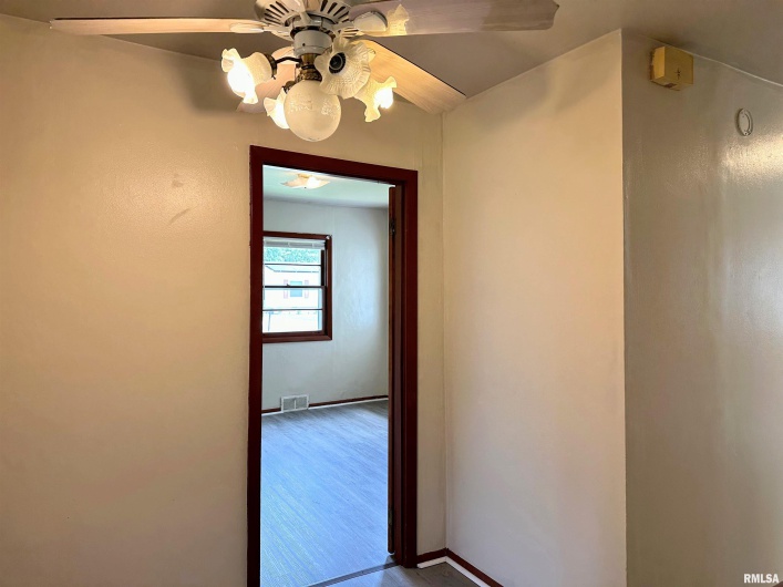 517 FISHER Street, Carbondale, Illinois 62901, 3 Bedrooms Bedrooms, 0 ,1 BathroomBathrooms,Residential,For Sale,FISHER,0,RMAEB458620