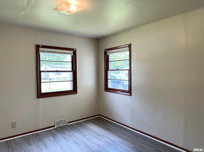 517 FISHER Street, Carbondale, Illinois 62901, 3 Bedrooms Bedrooms, 0 ,1 BathroomBathrooms,Residential,For Sale,FISHER,0,RMAEB458620