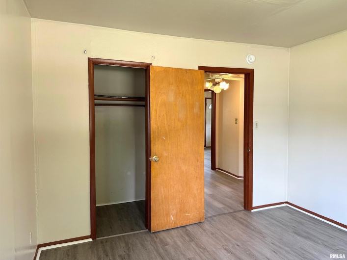 517 FISHER Street, Carbondale, Illinois 62901, 3 Bedrooms Bedrooms, 0 ,1 BathroomBathrooms,Residential,For Sale,FISHER,0,RMAEB458620