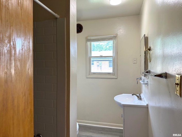 517 FISHER Street, Carbondale, Illinois 62901, 3 Bedrooms Bedrooms, 0 ,1 BathroomBathrooms,Residential,For Sale,FISHER,0,RMAEB458620