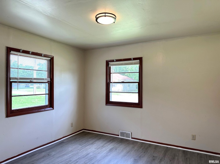 517 FISHER Street, Carbondale, Illinois 62901, 3 Bedrooms Bedrooms, 0 ,1 BathroomBathrooms,Residential,For Sale,FISHER,0,RMAEB458620
