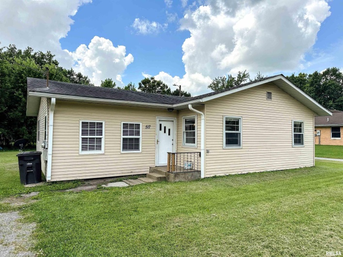 517 FISHER Street, Carbondale, Illinois 62901, 3 Bedrooms Bedrooms, 0 ,1 BathroomBathrooms,Residential,For Sale,FISHER,0,RMAEB458620