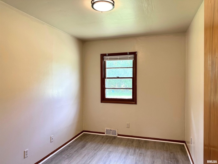 517 FISHER Street, Carbondale, Illinois 62901, 3 Bedrooms Bedrooms, 0 ,1 BathroomBathrooms,Residential,For Sale,FISHER,0,RMAEB458620