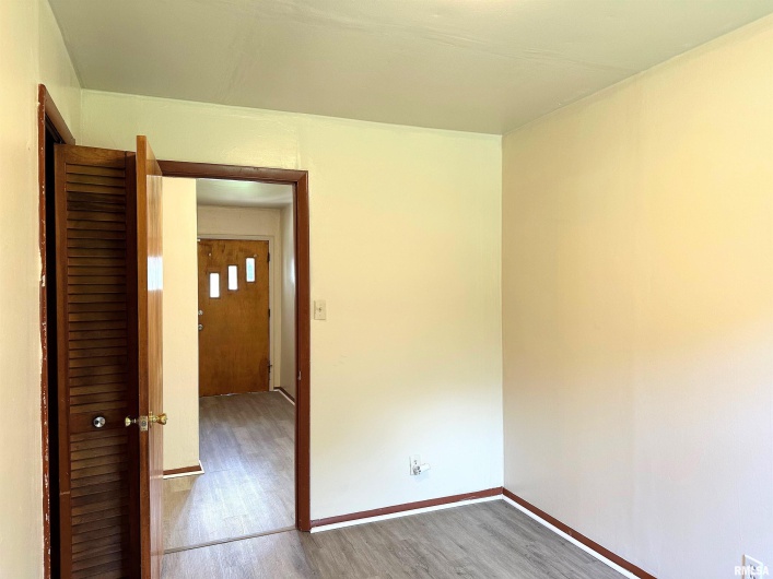 517 FISHER Street, Carbondale, Illinois 62901, 3 Bedrooms Bedrooms, 0 ,1 BathroomBathrooms,Residential,For Sale,FISHER,0,RMAEB458620