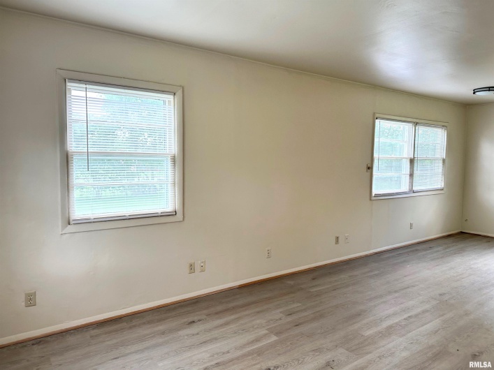 517 FISHER Street, Carbondale, Illinois 62901, 3 Bedrooms Bedrooms, 0 ,1 BathroomBathrooms,Residential,For Sale,FISHER,0,RMAEB458620