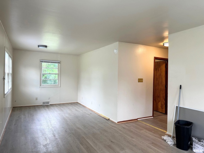 517 FISHER Street, Carbondale, Illinois 62901, 3 Bedrooms Bedrooms, 0 ,1 BathroomBathrooms,Residential,For Sale,FISHER,0,RMAEB458620