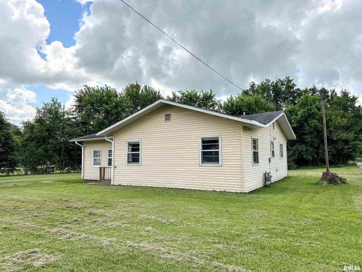 517 FISHER Street, Carbondale, Illinois 62901, 3 Bedrooms Bedrooms, 0 ,1 BathroomBathrooms,Residential,For Sale,FISHER,0,RMAEB458620