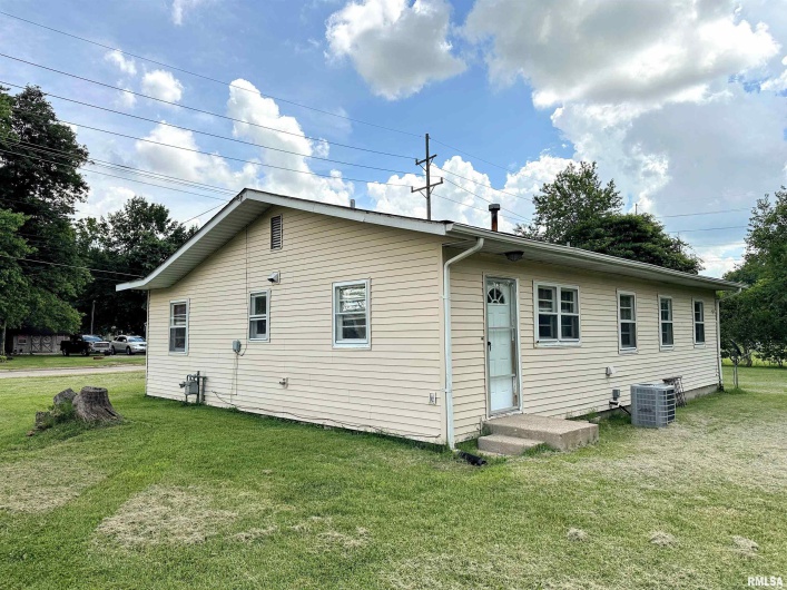 517 FISHER Street, Carbondale, Illinois 62901, 3 Bedrooms Bedrooms, 0 ,1 BathroomBathrooms,Residential,For Sale,FISHER,0,RMAEB458620