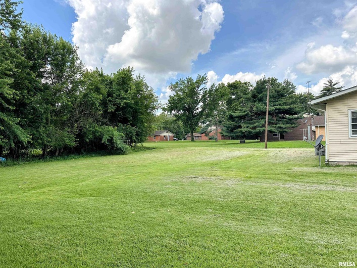 517 FISHER Street, Carbondale, Illinois 62901, 3 Bedrooms Bedrooms, 0 ,1 BathroomBathrooms,Residential,For Sale,FISHER,0,RMAEB458620