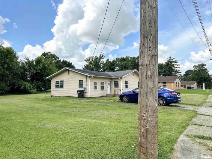 517 FISHER Street, Carbondale, Illinois 62901, 3 Bedrooms Bedrooms, 0 ,1 BathroomBathrooms,Residential,For Sale,FISHER,0,RMAEB458620