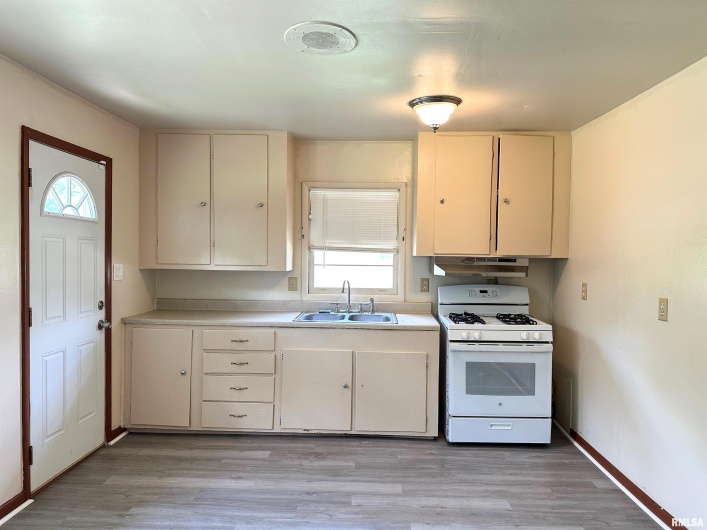 517 FISHER Street, Carbondale, Illinois 62901, 3 Bedrooms Bedrooms, 0 ,1 BathroomBathrooms,Residential,For Sale,FISHER,0,RMAEB458620