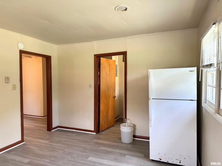 517 FISHER Street, Carbondale, Illinois 62901, 3 Bedrooms Bedrooms, 0 ,1 BathroomBathrooms,Residential,For Sale,FISHER,0,RMAEB458620