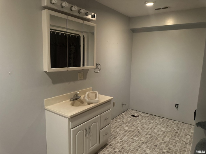 104 MCNEIL Street, Energy, Illinois 62933, 3 Bedrooms Bedrooms, 0 ,3 BathroomsBathrooms,Residential,For Sale,MCNEIL,0,RMAEB458625