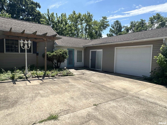 104 MCNEIL Street, Energy, Illinois 62933, 3 Bedrooms Bedrooms, 0 ,3 BathroomsBathrooms,Residential,For Sale,MCNEIL,0,RMAEB458625