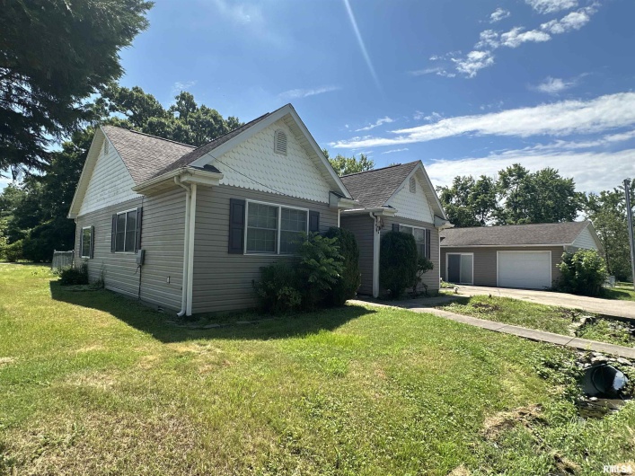 104 MCNEIL Street, Energy, Illinois 62933, 3 Bedrooms Bedrooms, 0 ,3 BathroomsBathrooms,Residential,For Sale,MCNEIL,0,RMAEB458625