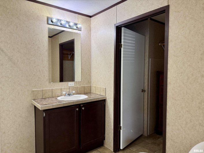 113 21ST Street, Metropolis, Illinois 62960, 3 Bedrooms Bedrooms, 0 ,2 BathroomsBathrooms,Residential,For Sale,21ST,0,RMAEB458291