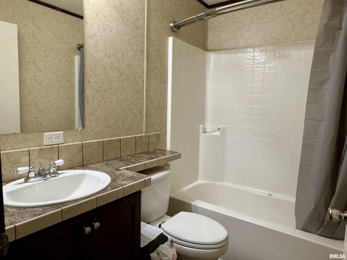 113 21ST Street, Metropolis, Illinois 62960, 3 Bedrooms Bedrooms, 0 ,2 BathroomsBathrooms,Residential,For Sale,21ST,0,RMAEB458291