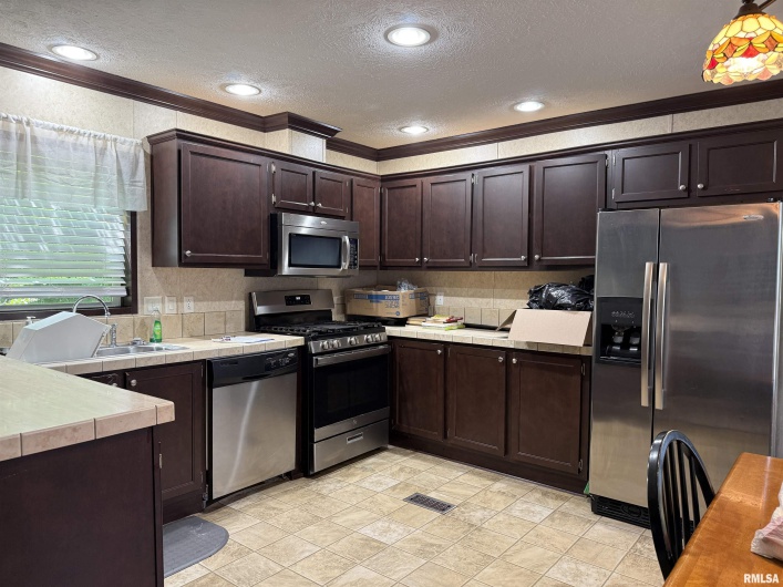 113 21ST Street, Metropolis, Illinois 62960, 3 Bedrooms Bedrooms, 0 ,2 BathroomsBathrooms,Residential,For Sale,21ST,0,RMAEB458291