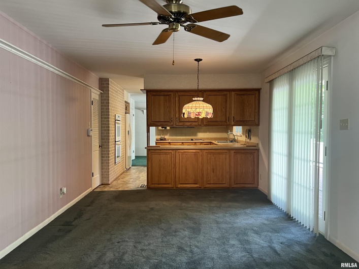 112 Birdsong Drive, Carbondale, Illinois 62901, 5 Bedrooms Bedrooms, 0 ,3 BathroomsBathrooms,Residential,For Sale,Birdsong,0,RMAEB458631