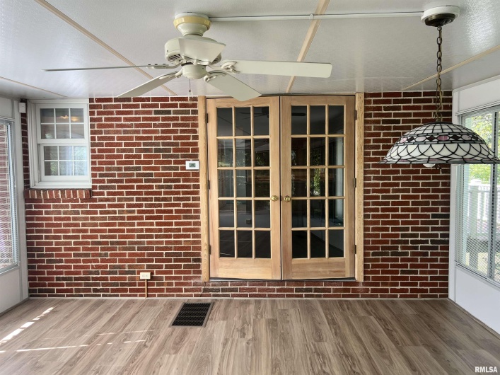 112 Birdsong Drive, Carbondale, Illinois 62901, 5 Bedrooms Bedrooms, 0 ,3 BathroomsBathrooms,Residential,For Sale,Birdsong,0,RMAEB458631