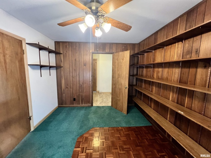 112 Birdsong Drive, Carbondale, Illinois 62901, 5 Bedrooms Bedrooms, 0 ,3 BathroomsBathrooms,Residential,For Sale,Birdsong,0,RMAEB458631
