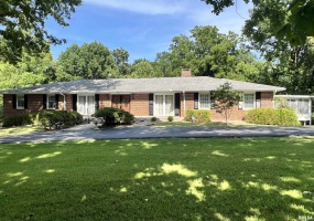 112 Birdsong Drive, Carbondale, Illinois 62901, 5 Bedrooms Bedrooms, 0 ,3 BathroomsBathrooms,Residential,For Sale,Birdsong,0,RMAEB458631