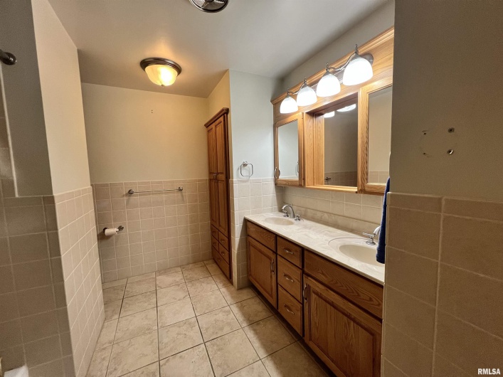 112 Birdsong Drive, Carbondale, Illinois 62901, 5 Bedrooms Bedrooms, 0 ,3 BathroomsBathrooms,Residential,For Sale,Birdsong,0,RMAEB458631