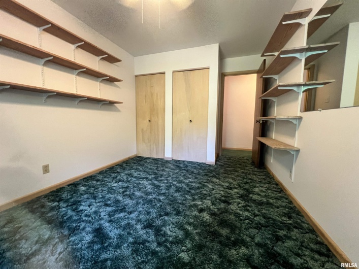 112 Birdsong Drive, Carbondale, Illinois 62901, 5 Bedrooms Bedrooms, 0 ,3 BathroomsBathrooms,Residential,For Sale,Birdsong,0,RMAEB458631