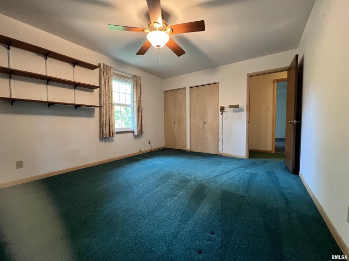 112 Birdsong Drive, Carbondale, Illinois 62901, 5 Bedrooms Bedrooms, 0 ,3 BathroomsBathrooms,Residential,For Sale,Birdsong,0,RMAEB458631