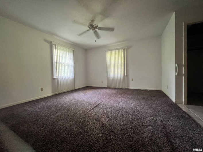 112 Birdsong Drive, Carbondale, Illinois 62901, 5 Bedrooms Bedrooms, 0 ,3 BathroomsBathrooms,Residential,For Sale,Birdsong,0,RMAEB458631