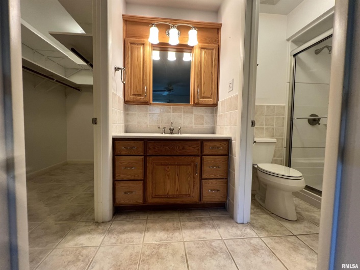 112 Birdsong Drive, Carbondale, Illinois 62901, 5 Bedrooms Bedrooms, 0 ,3 BathroomsBathrooms,Residential,For Sale,Birdsong,0,RMAEB458631