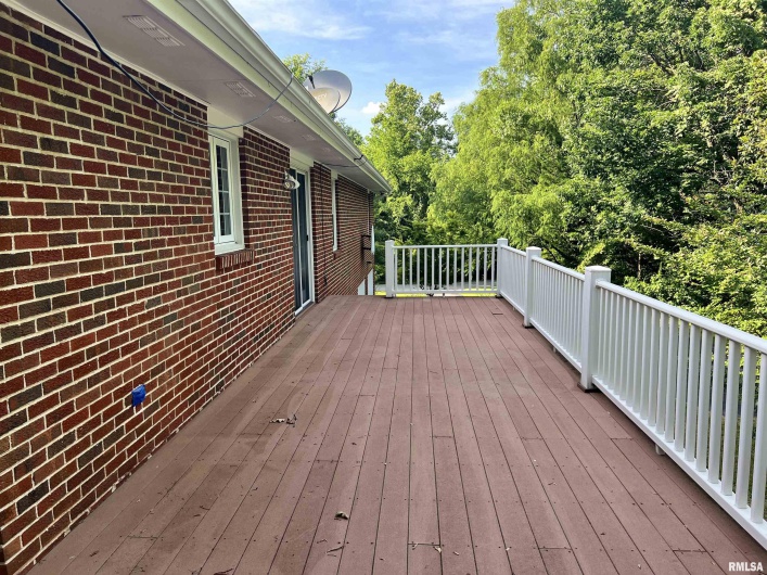 112 Birdsong Drive, Carbondale, Illinois 62901, 5 Bedrooms Bedrooms, 0 ,3 BathroomsBathrooms,Residential,For Sale,Birdsong,0,RMAEB458631