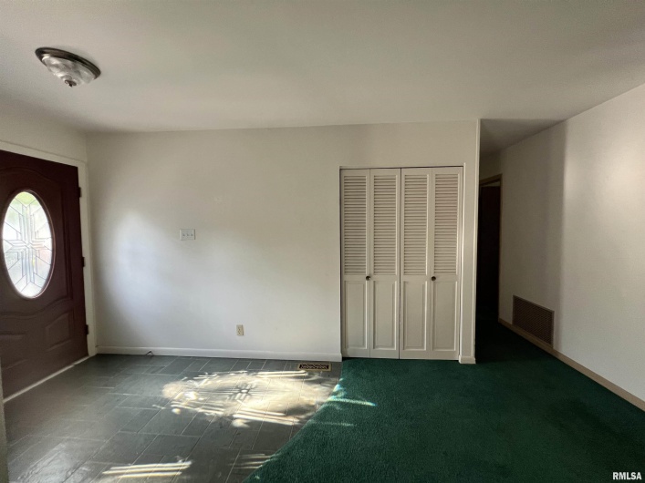 112 Birdsong Drive, Carbondale, Illinois 62901, 5 Bedrooms Bedrooms, 0 ,3 BathroomsBathrooms,Residential,For Sale,Birdsong,0,RMAEB458631