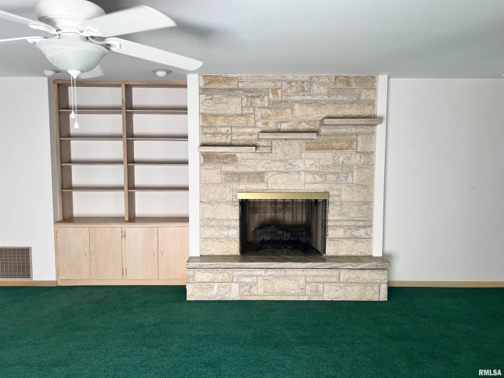 112 Birdsong Drive, Carbondale, Illinois 62901, 5 Bedrooms Bedrooms, 0 ,3 BathroomsBathrooms,Residential,For Sale,Birdsong,0,RMAEB458631