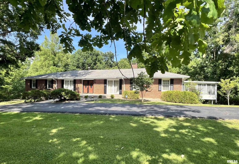 112 Birdsong Drive, Carbondale, Illinois 62901, 5 Bedrooms Bedrooms, 0 ,3 BathroomsBathrooms,Residential,For Sale,Birdsong,0,RMAEB458631