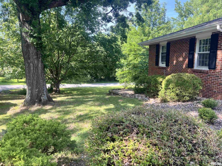 112 Birdsong Drive, Carbondale, Illinois 62901, 5 Bedrooms Bedrooms, 0 ,3 BathroomsBathrooms,Residential,For Sale,Birdsong,0,RMAEB458631
