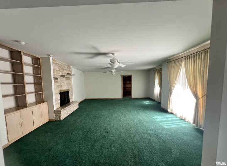 112 Birdsong Drive, Carbondale, Illinois 62901, 5 Bedrooms Bedrooms, 0 ,3 BathroomsBathrooms,Residential,For Sale,Birdsong,0,RMAEB458631