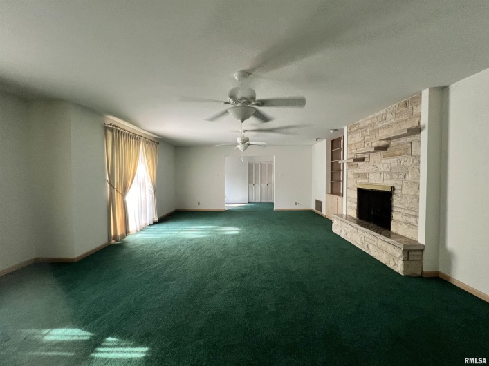 112 Birdsong Drive, Carbondale, Illinois 62901, 5 Bedrooms Bedrooms, 0 ,3 BathroomsBathrooms,Residential,For Sale,Birdsong,0,RMAEB458631