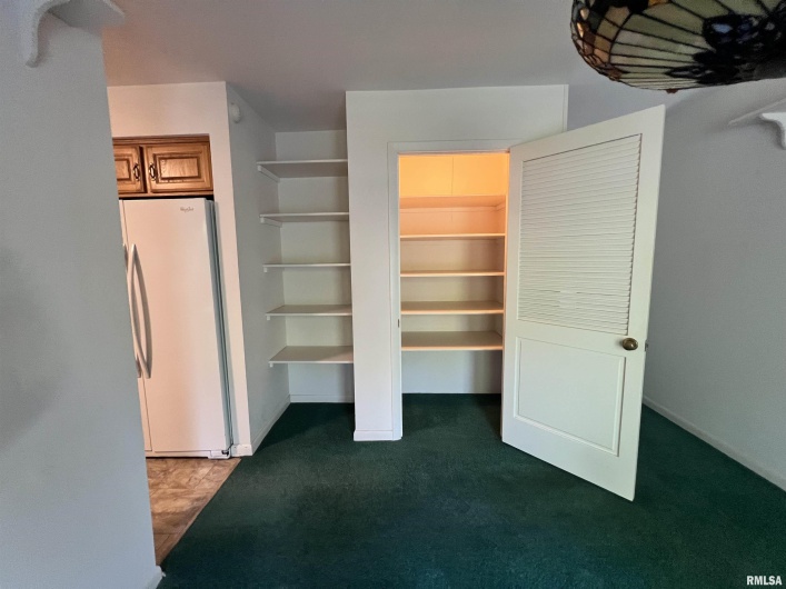 112 Birdsong Drive, Carbondale, Illinois 62901, 5 Bedrooms Bedrooms, 0 ,3 BathroomsBathrooms,Residential,For Sale,Birdsong,0,RMAEB458631