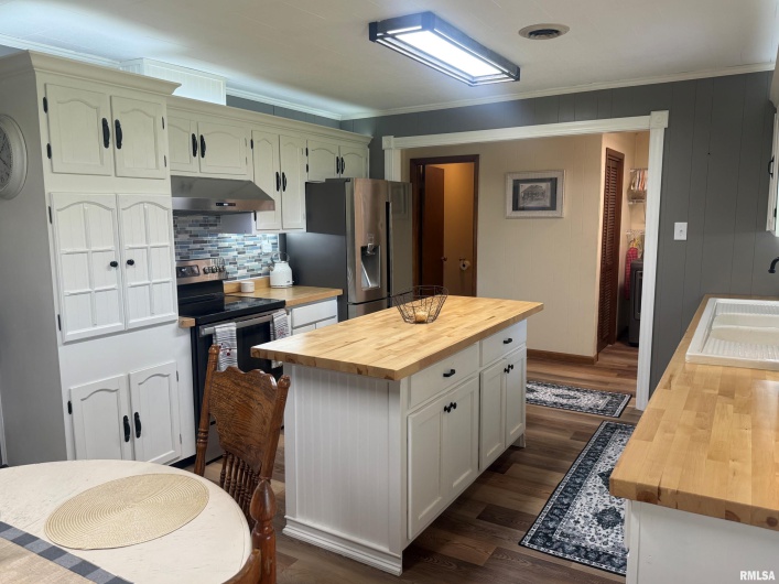 4139 Altenberger Road, Metropolis, Illinois 62960, 4 Bedrooms Bedrooms, 0 ,2 BathroomsBathrooms,Residential,For Sale,Altenberger,0,RMAEB458633