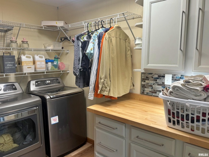 4139 Altenberger Road, Metropolis, Illinois 62960, 4 Bedrooms Bedrooms, 0 ,2 BathroomsBathrooms,Residential,For Sale,Altenberger,0,RMAEB458633