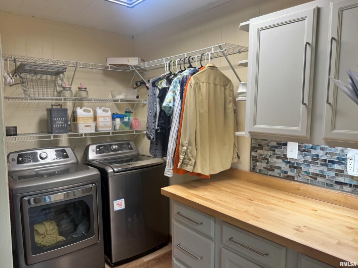 4139 Altenberger Road, Metropolis, Illinois 62960, 4 Bedrooms Bedrooms, 0 ,2 BathroomsBathrooms,Residential,For Sale,Altenberger,0,RMAEB458633