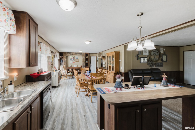 11149 Crenshaw Road, Marion, Illinois 62922, 4 Bedrooms Bedrooms, 0 ,2 BathroomsBathrooms,Residential,For Sale,Crenshaw,0,RMAEB458628