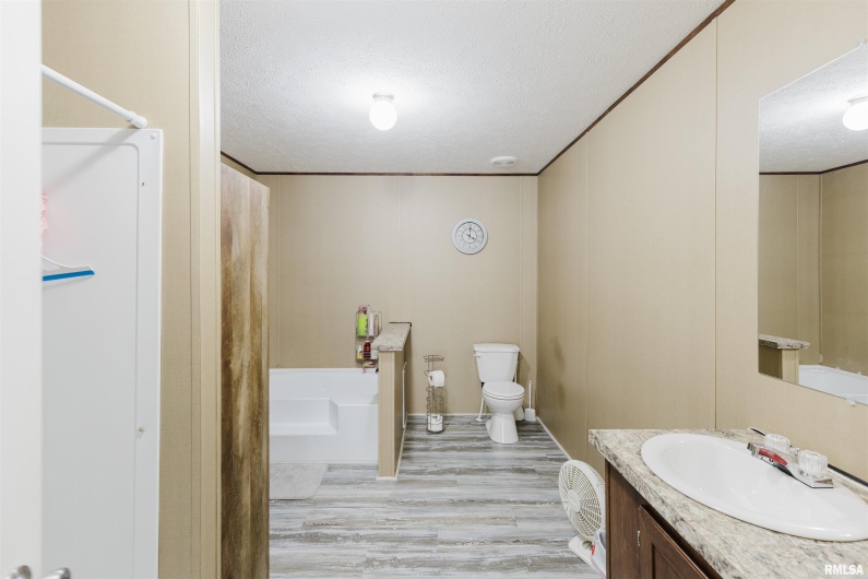 11149 Crenshaw Road, Marion, Illinois 62922, 4 Bedrooms Bedrooms, 0 ,2 BathroomsBathrooms,Residential,For Sale,Crenshaw,0,RMAEB458628
