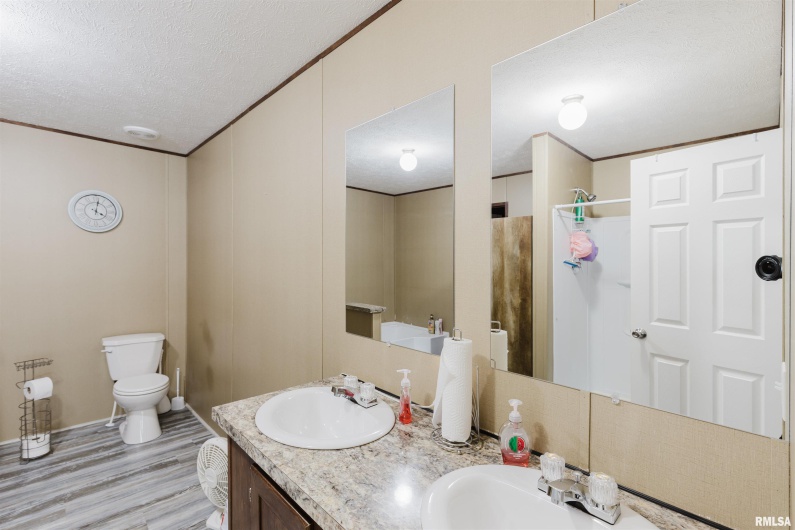 11149 Crenshaw Road, Marion, Illinois 62922, 4 Bedrooms Bedrooms, 0 ,2 BathroomsBathrooms,Residential,For Sale,Crenshaw,0,RMAEB458628