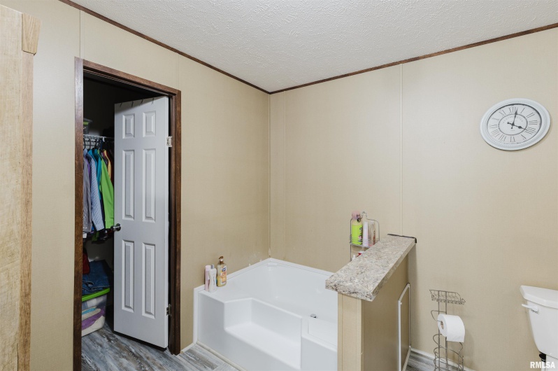 11149 Crenshaw Road, Marion, Illinois 62922, 4 Bedrooms Bedrooms, 0 ,2 BathroomsBathrooms,Residential,For Sale,Crenshaw,0,RMAEB458628