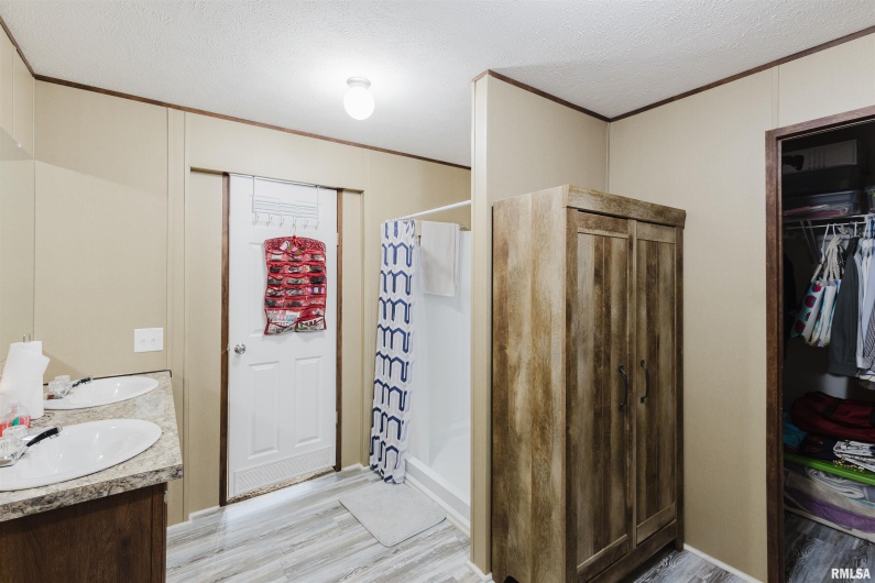 11149 Crenshaw Road, Marion, Illinois 62922, 4 Bedrooms Bedrooms, 0 ,2 BathroomsBathrooms,Residential,For Sale,Crenshaw,0,RMAEB458628