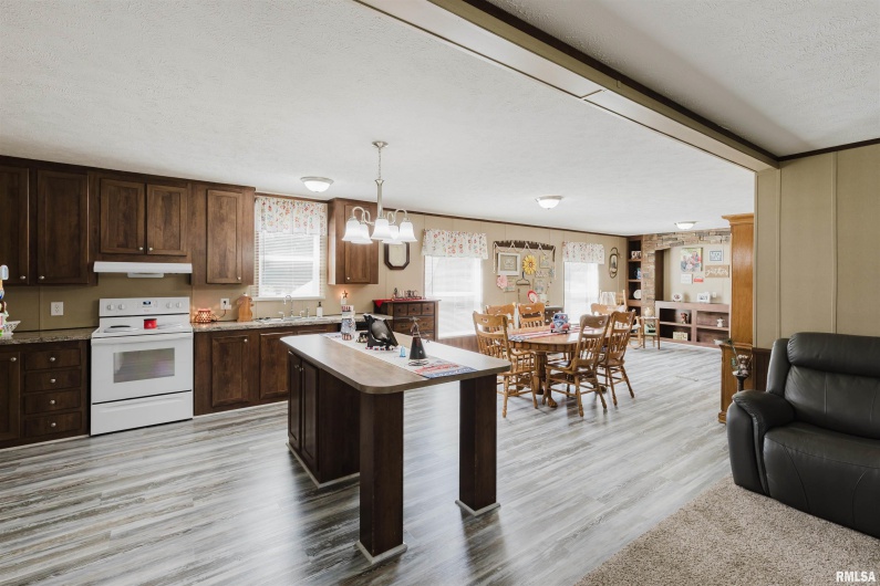 11149 Crenshaw Road, Marion, Illinois 62922, 4 Bedrooms Bedrooms, 0 ,2 BathroomsBathrooms,Residential,For Sale,Crenshaw,0,RMAEB458628