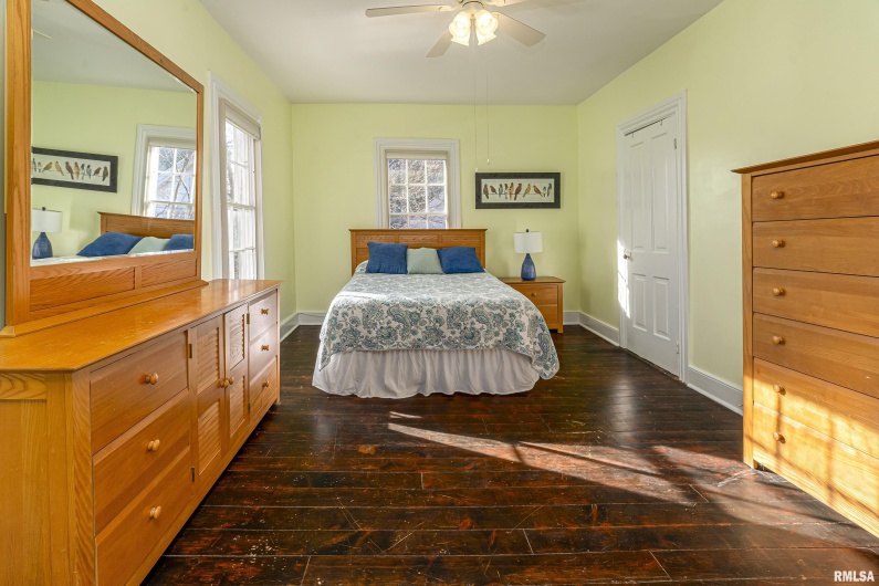 509 MAIN Street, Carbondale, Illinois 62901, 4 Bedrooms Bedrooms, 0 ,1 BathroomBathrooms,Residential,For Sale,MAIN,0,RMAEB458637
